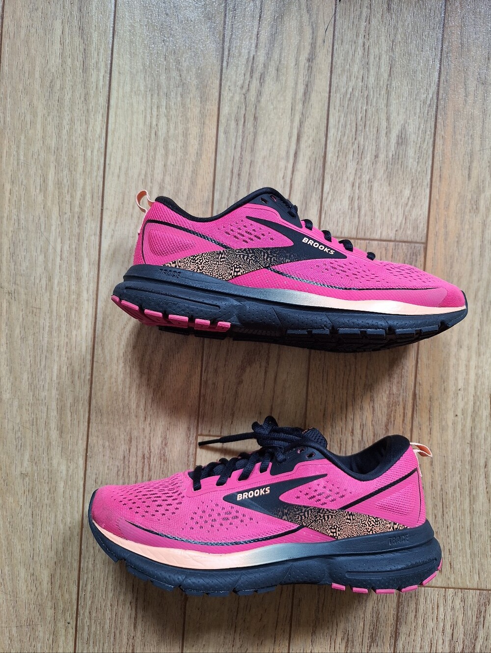 Brooks Trace 3 Women's Pink Glow/Black/Orange Size 7B - Picture 13 of 13